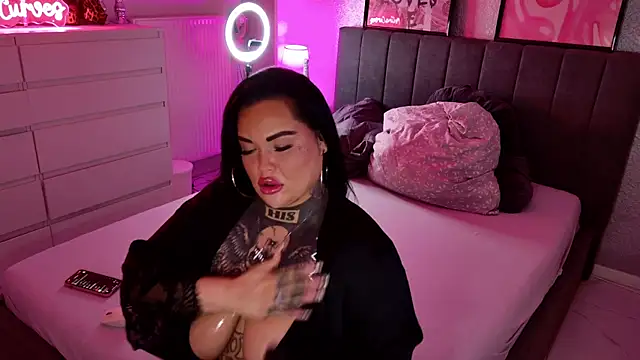 Snapshot of _MelinaCurves_ chatting on March 2025 11:00:02 PM MelinaCurves online show from March 2025 11:00:02 PM