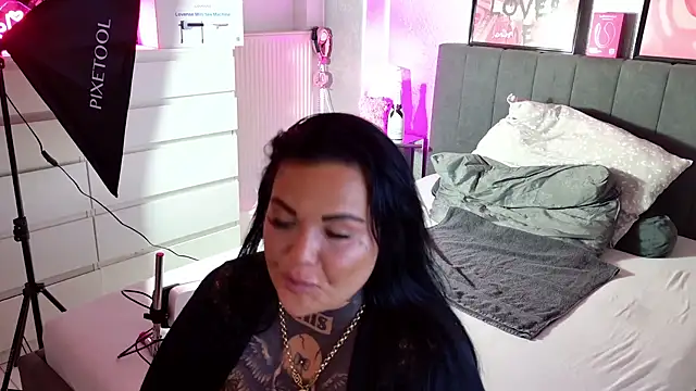 Snapshot of _MelinaCurves_ chatting on March 2025 12:26:02 AM MelinaCurves online show from March 2025 12:26:02 AM