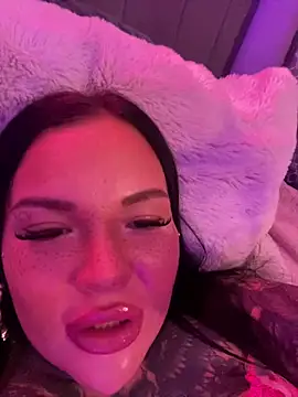 Snapshot of _MelinaCurves_ chatting on September 2025 07:57:02 PM MelinaCurves online show from September 2025 07:57:02 PM