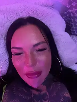 Snapshot of _MelinaCurves_ chatting on September 2025 12:27:01 AM MelinaCurves online show from September 2025 12:27:01 AM