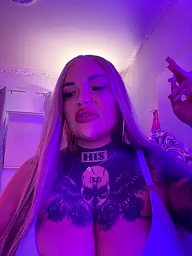 Snapshot of _MelinaCurves_ chatting on October 2025 08:37:02 PM MelinaCurves online show from October 2025 08:37:02 PM