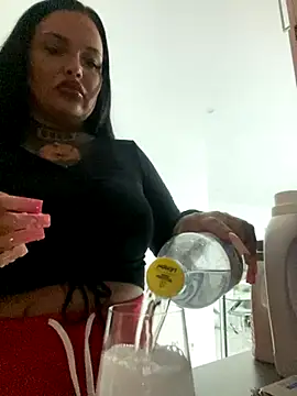 Snapshot of _MelinaCurves_ chatting on October 2025 09:02:02 PM MelinaCurves online show from October 2025 09:02:02 PM