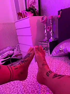 Snapshot of _MelinaCurves_ chatting on November 2025 09:14:01 PM MelinaCurves online show from November 2025 09:14:01 PM