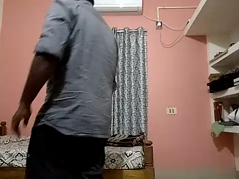 Snapshot of Aneesh007m chatting on November 2025 05:48:02 PM Aneesh007m online show from November 2025 05:48:02 PM