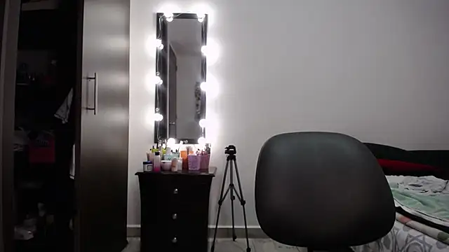 Snapshot of zoe_hotxxx chatting on February 2025 05:32:02 PM zoe hotxxx online show from February 2025 05:32:02 PM