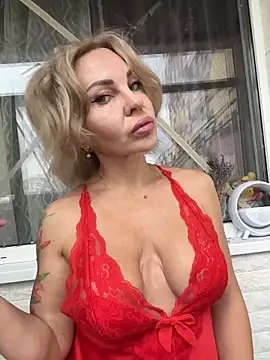 Snapshot of Hotnessi chatting on October 2025 11:44:02 AM Hotnessi online show from October 2025 11:44:02 AM