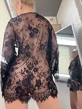 Snapshot of Hotnessi chatting on October 2025 08:38:01 AM Hotnessi online show from October 2025 08:38:01 AM