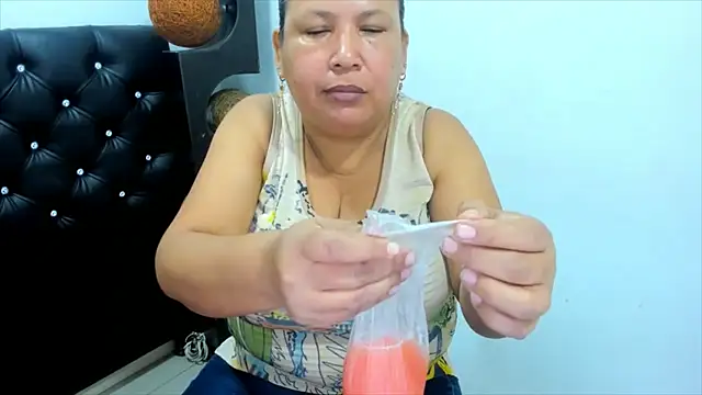 beckyummys online show from September 2025 12:27:02 PM