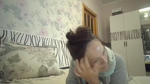 LindaStarS online show from October 2025 06:17:01 PM