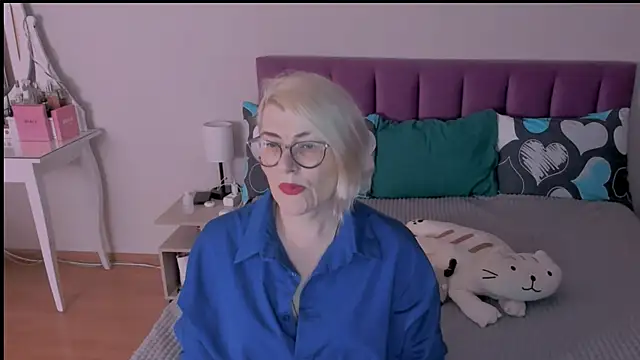 sabrinamacmarren online show from January 2025 05:00:01 PM