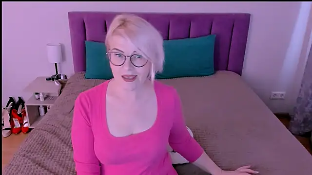 sabrinamacmarren online show from September 2025 03:02:02 PM