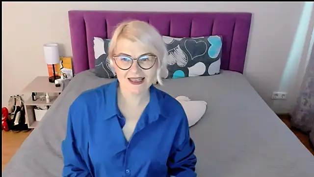 sabrinamacmarren online show from October 2025 02:25:02 PM