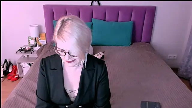 sabrinamacmarren online show from October 2025 03:13:01 PM