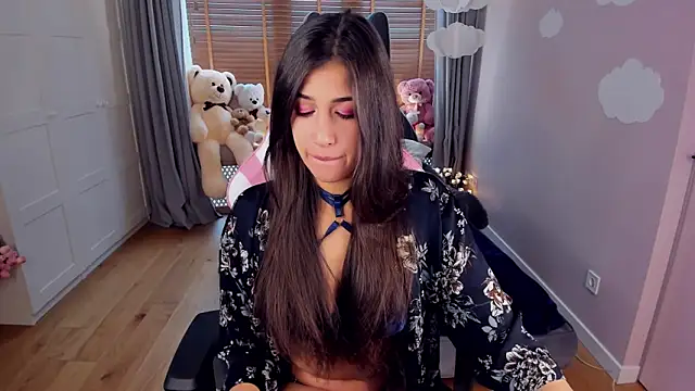 MiaSilkX online show from October 2025 12:19:02 PM