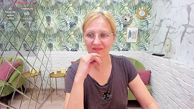 Paris Cherry online show from September 2025 08:41:02 PM