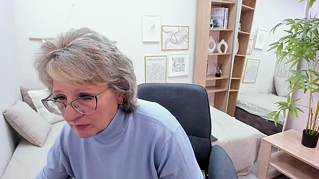 Snapshot of EvelynJoyful chatting on October 2025 05:21:02 AM EvelynJoyful online show from October 2025 05:21:02 AM