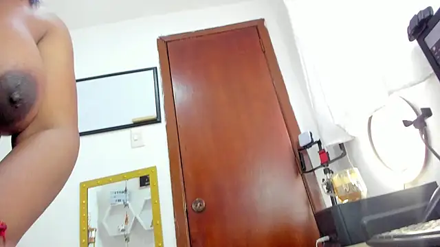 LadyNahir online show from October 2025 09:26:02 PM