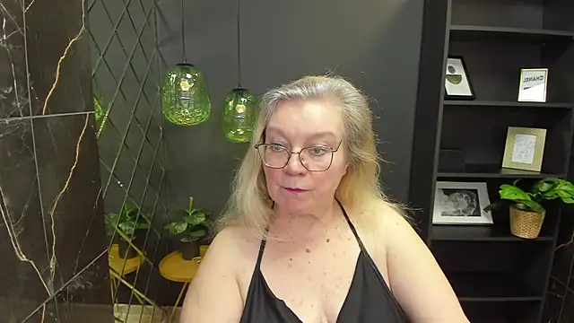 NataliMellow online show from December 2024 01:00:02 PM