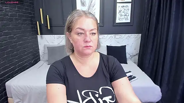 JenniferLight online show from December 2024 01:05:02 PM