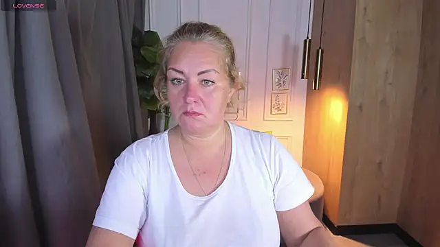 JenniferLight online show from October 2025 03:00:02 PM