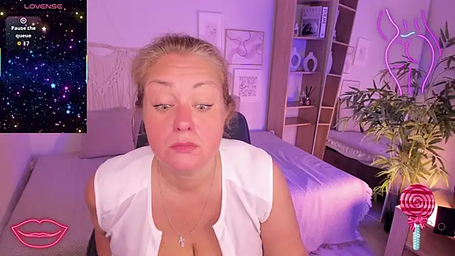 JenniferLight online show from November 2025 01:44:01 PM