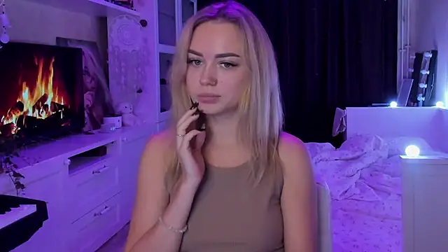 Snapshot of MaryDreaminess chatting on October 2025 08:29:02 PM MaryDreaminess online show from October 2025 08:29:02 PM