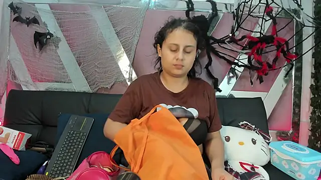 Snapshot of AbbyTaylorr chatting on October 2025 02:26:01 AM AbbyTaylorr online show from October 2025 02:26:01 AM