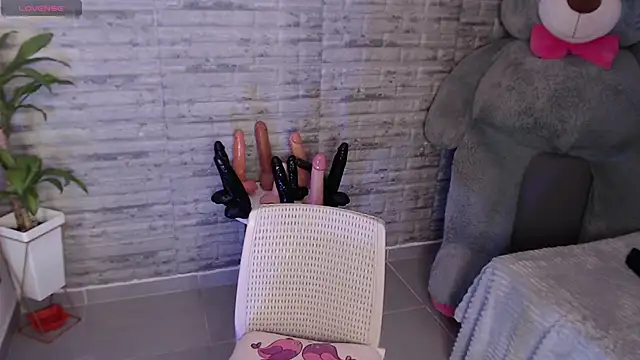 TinnaCobb online show from October 2025 04:30:02 PM