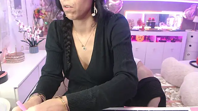 misscectito13 online show from February 2025 04:57:01 PM