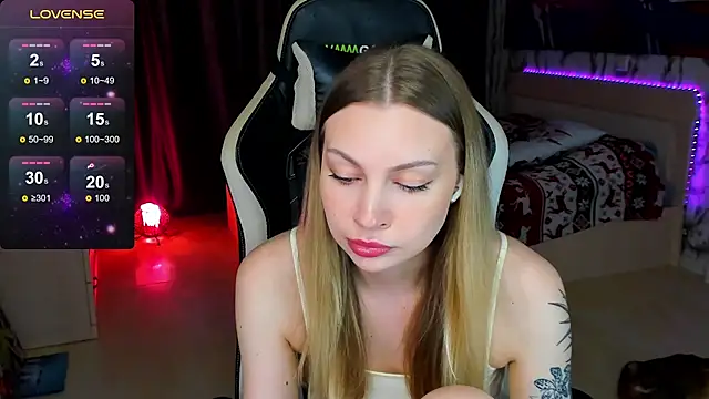 BiMolly online show from October 2025 08:53:02 PM