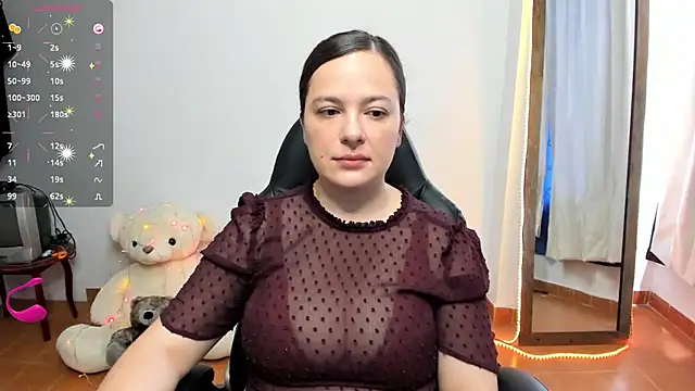 angelaagomez online show from October 2025 05:00:01 PM