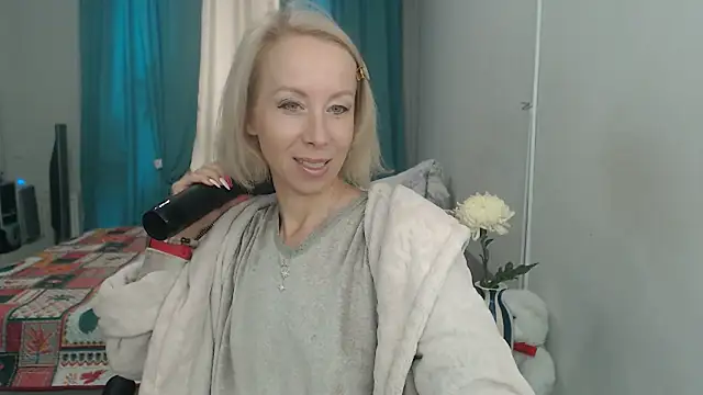 Snapshot of LuxuryNika chatting on September 2025 10:31:02 AM LuxuryNika online show from September 2025 10:31:02 AM