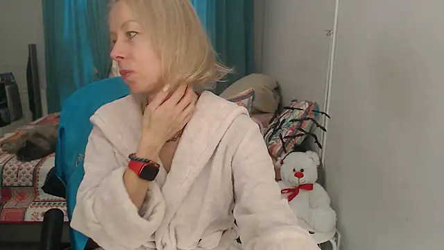 Snapshot of LuxuryNika chatting on October 2025 09:41:01 AM LuxuryNika online show from October 2025 09:41:01 AM