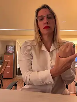 Snapshot of Gatitacarlita chatting on February 2025 08:05:01 PM Gatitacarlita online show from February 2025 08:05:01 PM