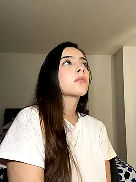 Snapshot of swrennn19 chatting on October 2025 03:43:01 PM swrennn19 online show from October 2025 03:43:01 PM