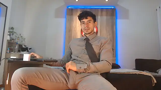 Andrew 4  online show from October 2025 03:17:02 AM