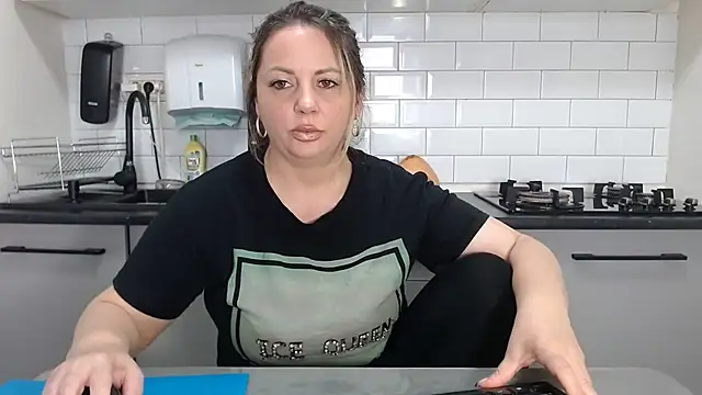 erikaerika online show from December 2024 09:52:01 AM