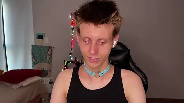 vladdymeow online show from December 2024 09:39:02 PM