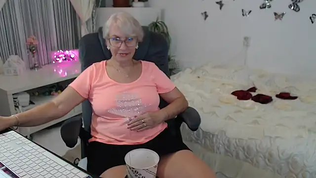 Snapshot of Ghertrude52 chatting on September 2025 04:05:02 AM Ghertrude52 online show from September 2025 04:05:02 AM