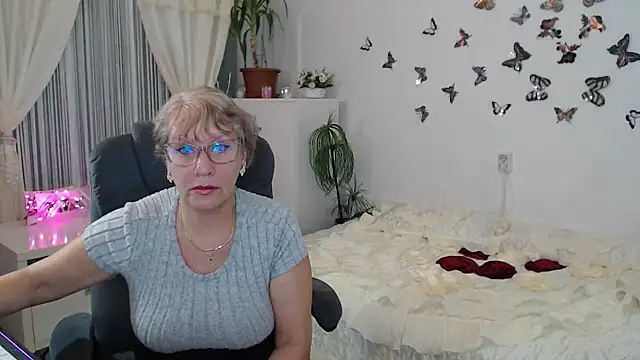 Snapshot of Ghertrude52 chatting on October 2025 03:28:02 AM Ghertrude52 online show from October 2025 03:28:02 AM