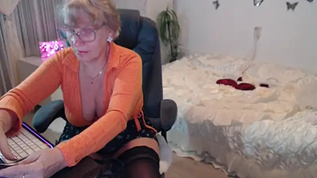 Snapshot of Ghertrude52 chatting on October 2025 03:14:01 AM Ghertrude52 online show from October 2025 03:14:01 AM