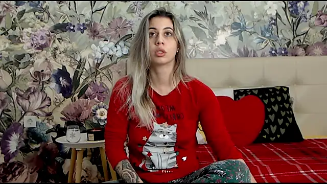 RoseDiamond06 online show from December 2024 08:07:01 PM