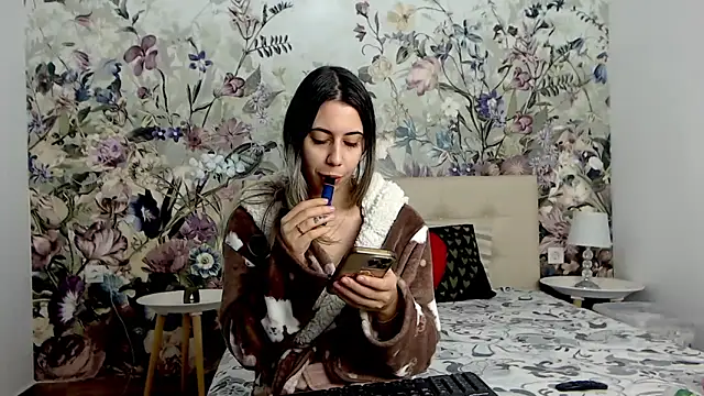 RoseDiamond06 online show from October 2025 03:45:01 PM