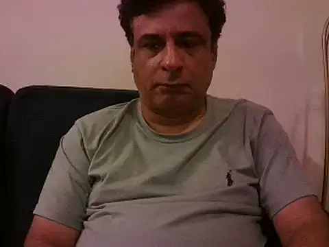 Snapshot of desipapaxxx chatting on March 2025 03:39:02 PM desipapaxxx online show from March 2025 03:39:02 PM