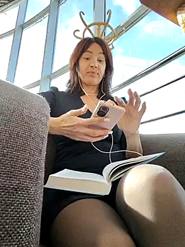 Snapshot of EvaXOAir chatting on September 2025 03:44:01 AM EvaXOAir online show from September 2025 03:44:01 AM