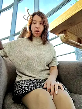 Snapshot of EvaXOAir chatting on October 2025 04:13:02 AM EvaXOAir online show from October 2025 04:13:02 AM