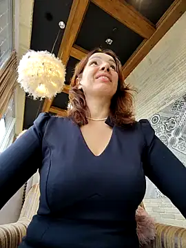 Snapshot of EvaXOAir chatting on November 2025 05:28:02 AM EvaXOAir online show from November 2025 05:28:02 AM