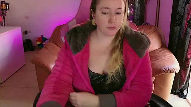 Snapshot of kisicaxx chatting on February 2025 01:51:02 PM kisicaxx online show from February 2025 01:51:02 PM