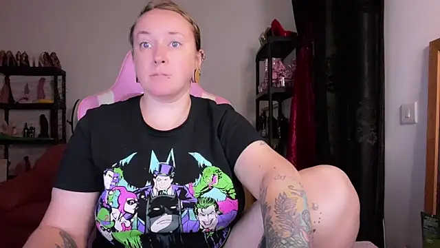 kisicaxx online show from November 2025 06:53:01 PM