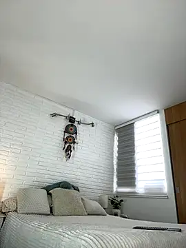 Snapshot of hollythomson chatting on November 2025 02:50:02 PM hollythomson online show from November 2025 02:50:02 PM